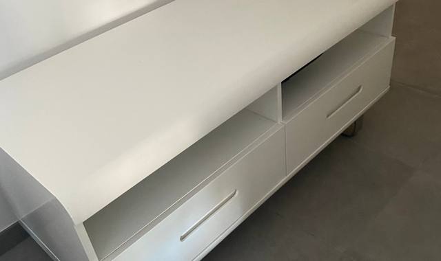 Meubles meuble tv blanc avec 2 tiroirs bon état urgent