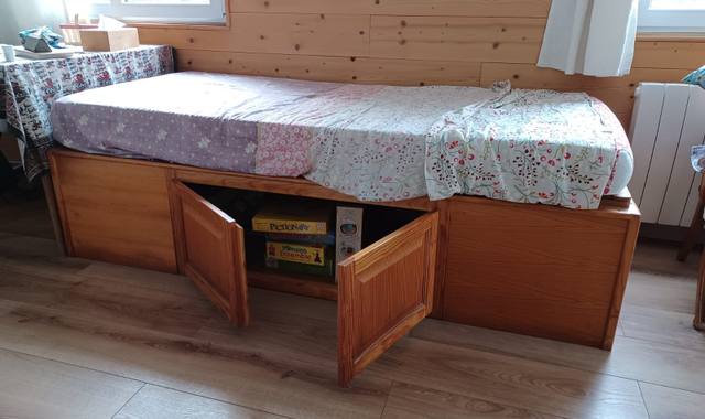 Meubles lit coffre en bois avec matelas