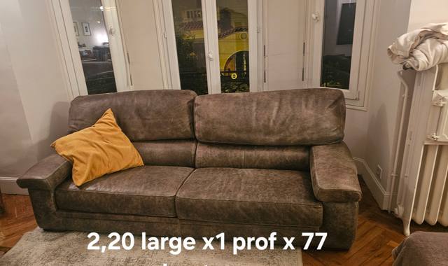 Meubles canapé 3 places cuir marron 2,30 m x 1 m de profondeur État satisfaisant