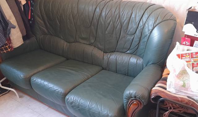 Meubles canapé fauteuil et 3 lits pliants