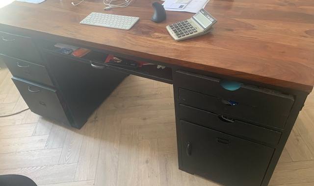 Meubles 4 tables de bureaux et table basse