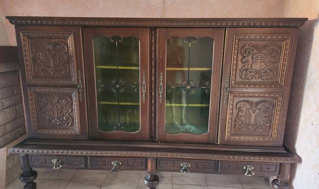 Meubles un meuble vaisselier