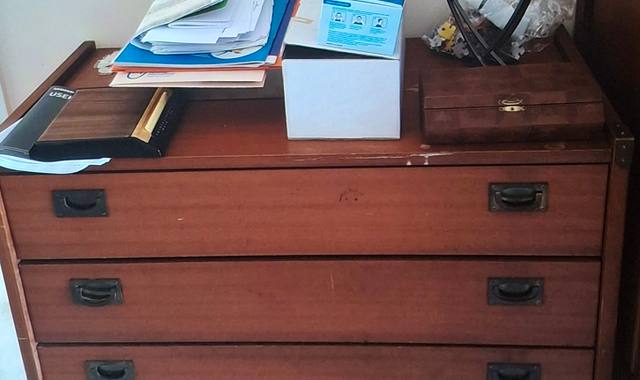 Meubles je donne petit meuble en l’état 3 tiroirs