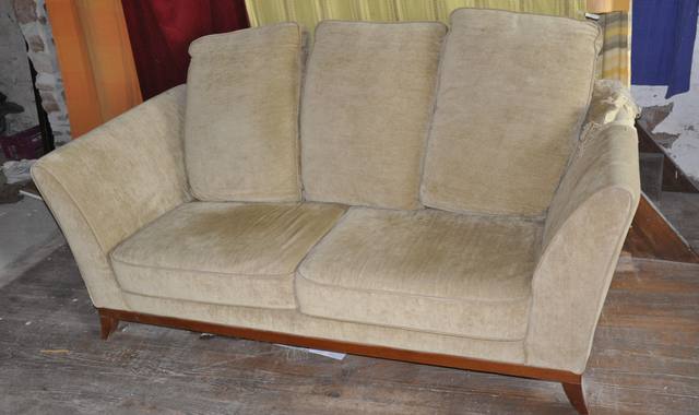 Meubles canapé 3 places abîmé