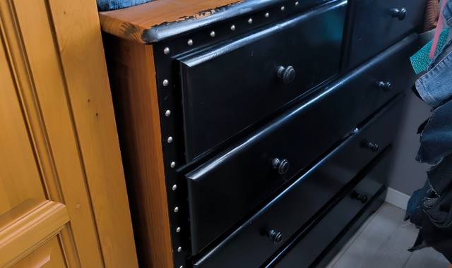 Meubles armoire en pin customisée