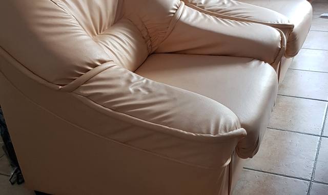 Meubles deux fauteuils simili cuir