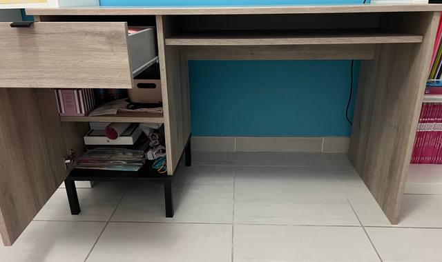 Meubles bureau en bois en bon état