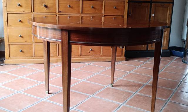 Meubles table ancienne ronde en acajou extensible