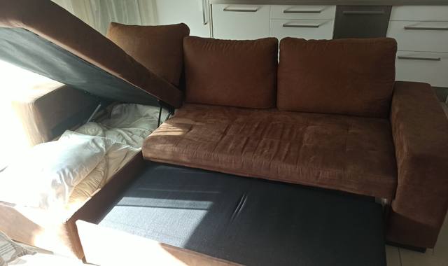 Meubles un canape lit a donner a cause du déménagement