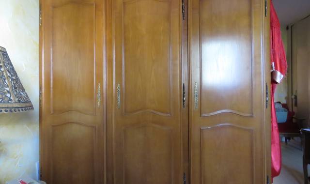 Meubles grande armoire 3 portes en merisier