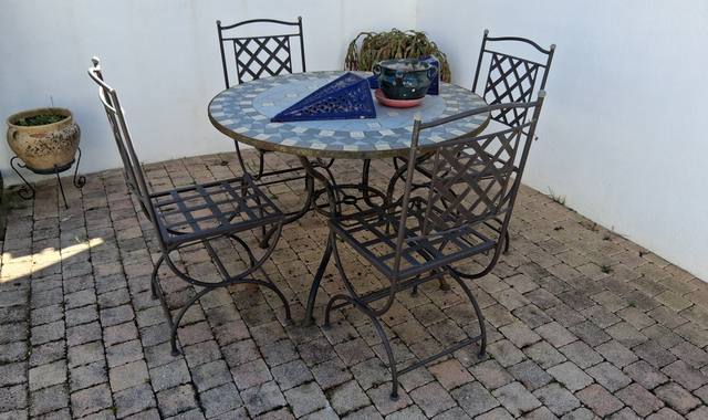 Meubles table de jardin avec dessus céramique