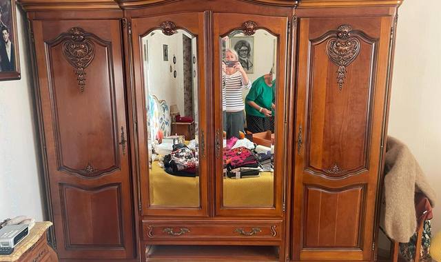 Meubles belle armoire en merisier massif
