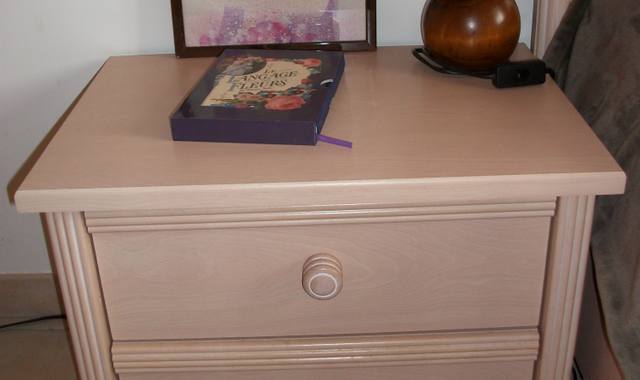 Meubles une chambre vieux rose