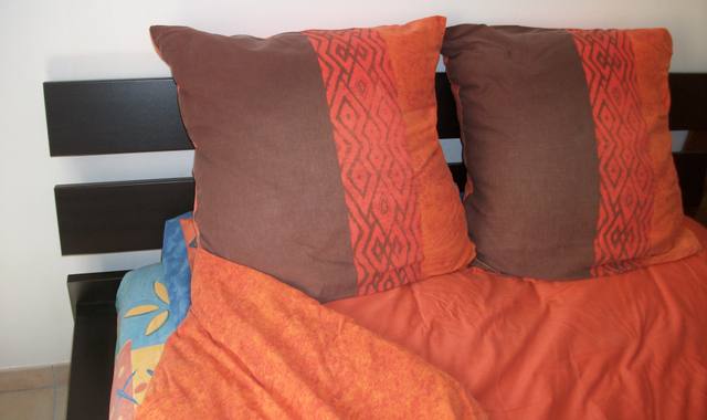 Meubles un lit en 160cm (avec commode et bureau si possible)