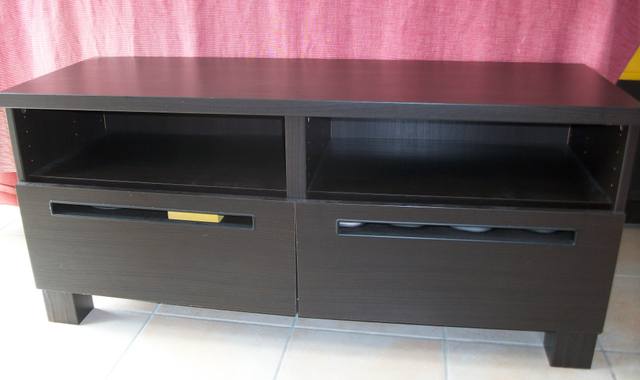 Meubles une petite commode et un lit en 160 peu utilisé