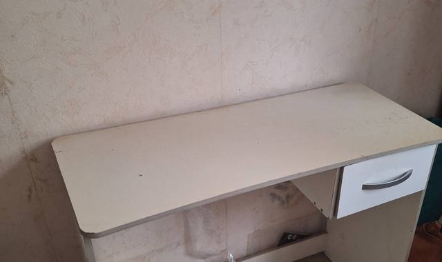 Meubles petit bureau et commode