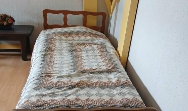 Meubles lit en bois une personne avec sommier