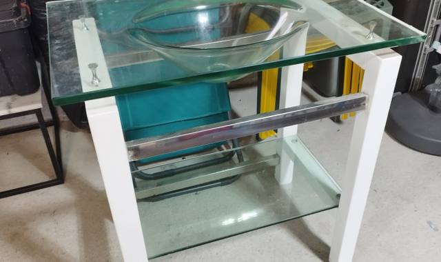 Meubles lavabo en verre teinté et son meuble support en bois
