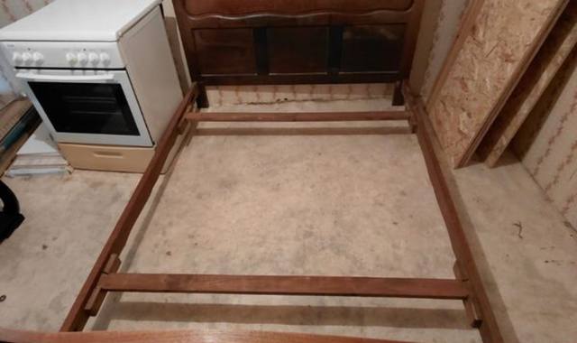 Meubles lit en bois ancien 140 x 190 cm