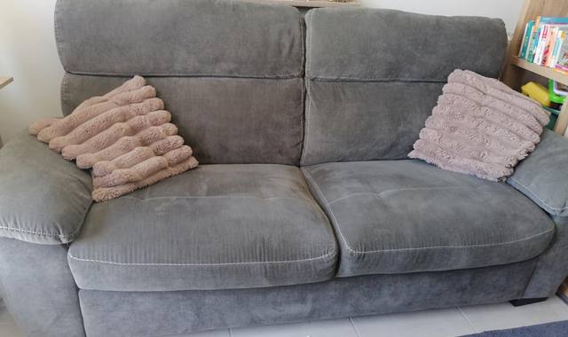 Meubles canapé 3 places neuf d'y a 2 ans