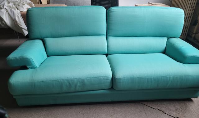 Meubles un canapé 3 places textile vert