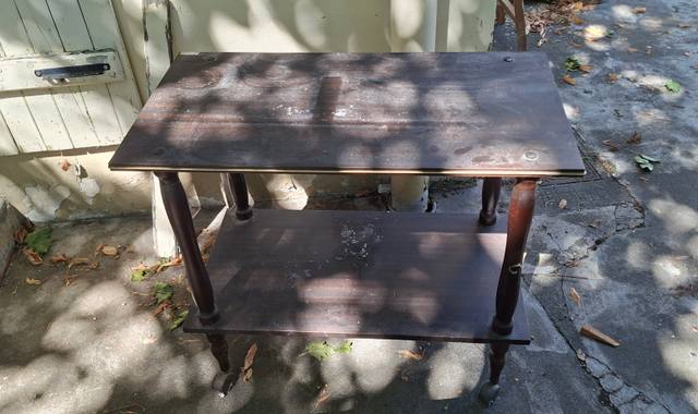 Meubles table tv vintage avec roulettes et dorures marron