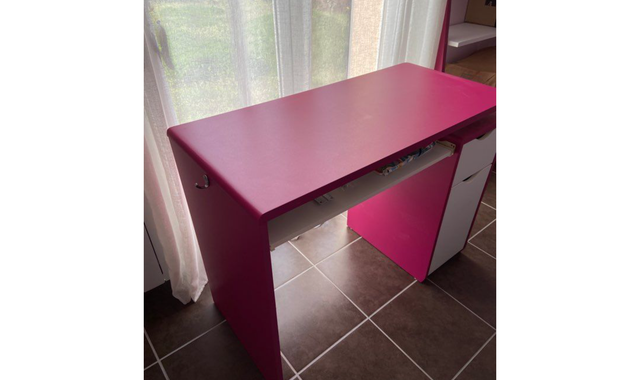 Meubles bureau enfant fille + étagère assortie