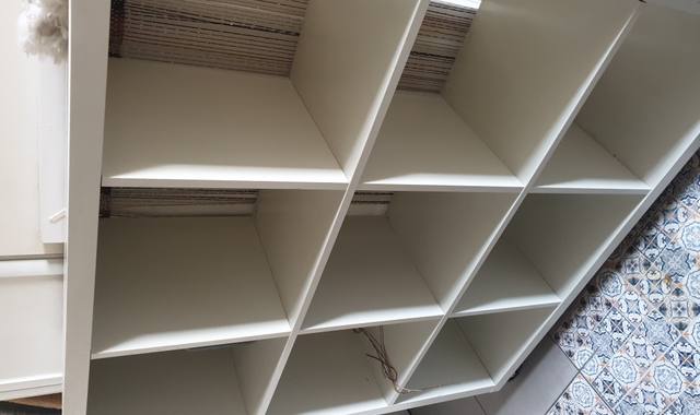 Meubles etagere blanche 9 cases à roulette