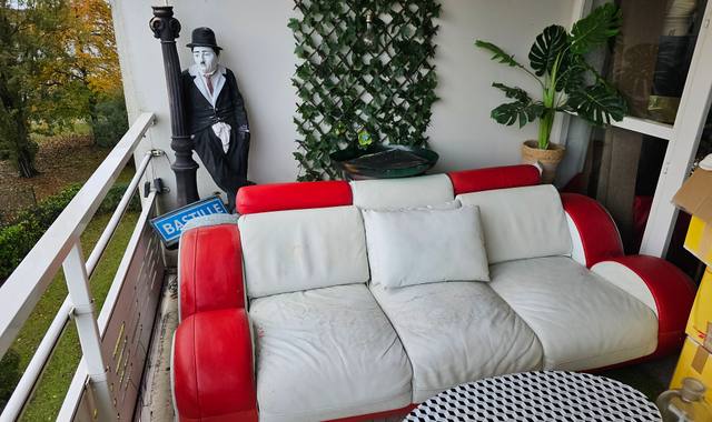 Meubles cANAPE CUIR ROUGE ET BLANC 3 places   LOOK VINTAGE