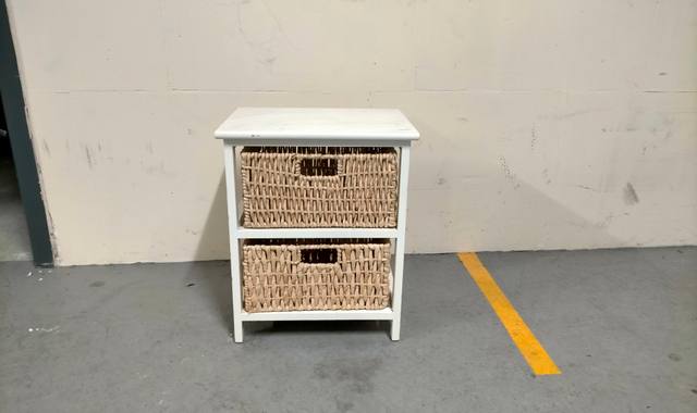 Meubles petites tables chevets osier