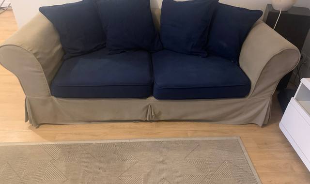 Meubles a donner canapé marque interiors bleu marine et taupe. Assise en très bonne état