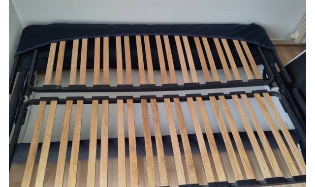 Meubles un clicclac (sans matelas) : sommier à lattes et coffre en bon état
