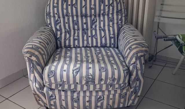 Meubles 1 fauteuil club avec accoudoirs arrondis en tissus