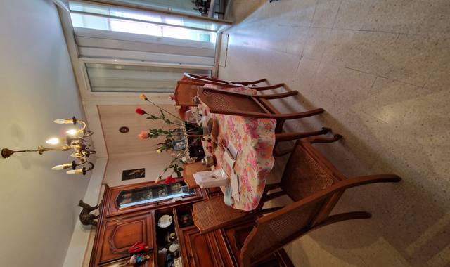 Meubles living + table et chaises