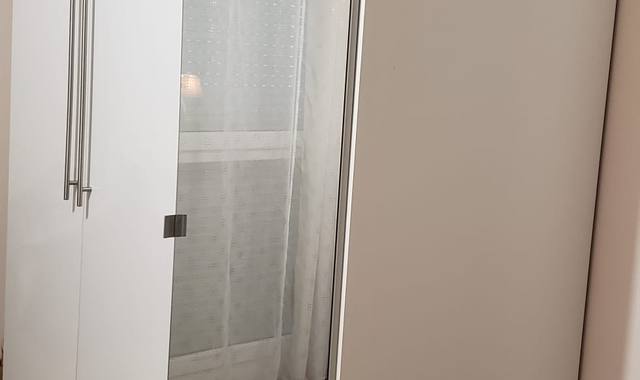 Meubles 1 grande armoire (avec penderie) à vêtements