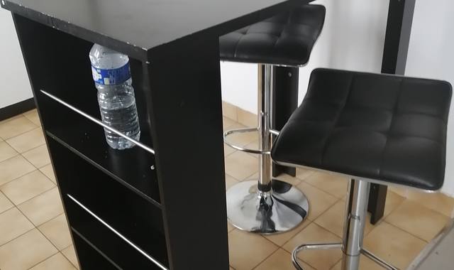 Meubles table haute bar et 2 chaises hautes