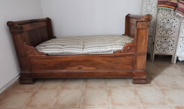 Meubles beau lit de coin