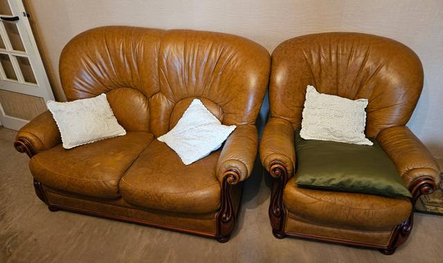 Meubles canape + 2 fauteuils cuir