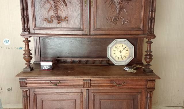 Meubles buffet ancien 2 corps  4 portes avec sculpture