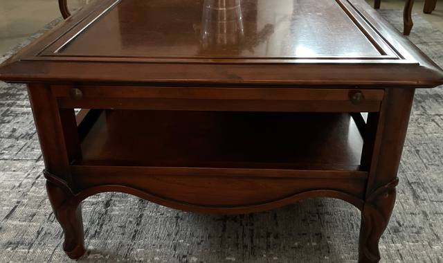 Meubles une table de salon en très bon état