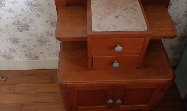 Meubles bois de lit et chevet assortis vernis