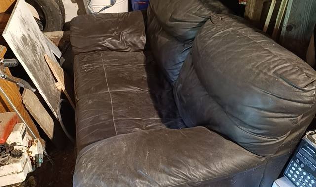 Meubles canapé en cuir marron deux places