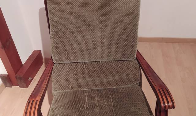 Meubles fauteuil velours vert et bois