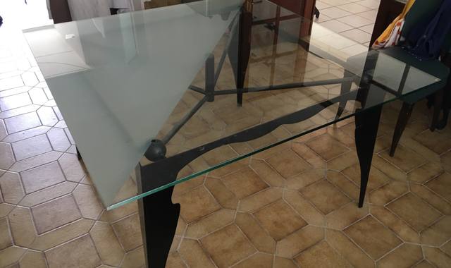 Meubles table en verre et metal