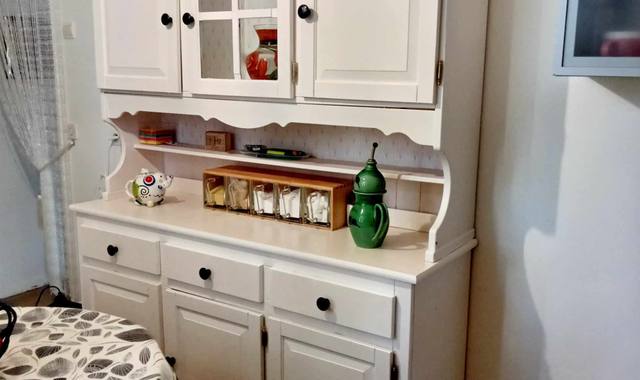 Meubles un buffet 2 corps en pin  que j ai relooké en tres bon etat