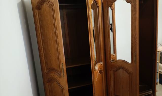 Meubles très grosse armoire en chene et très bon etat