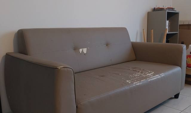 Meubles canapé abimé