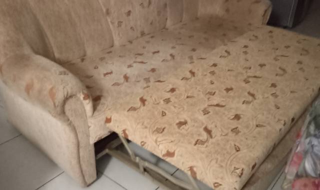 Meubles un canapé trois places