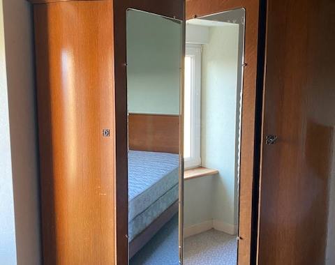 Meubles armoire miroire avec lit 2 pers