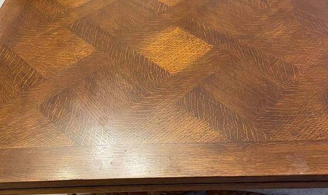 Meubles table en bois massif chêne bon état.